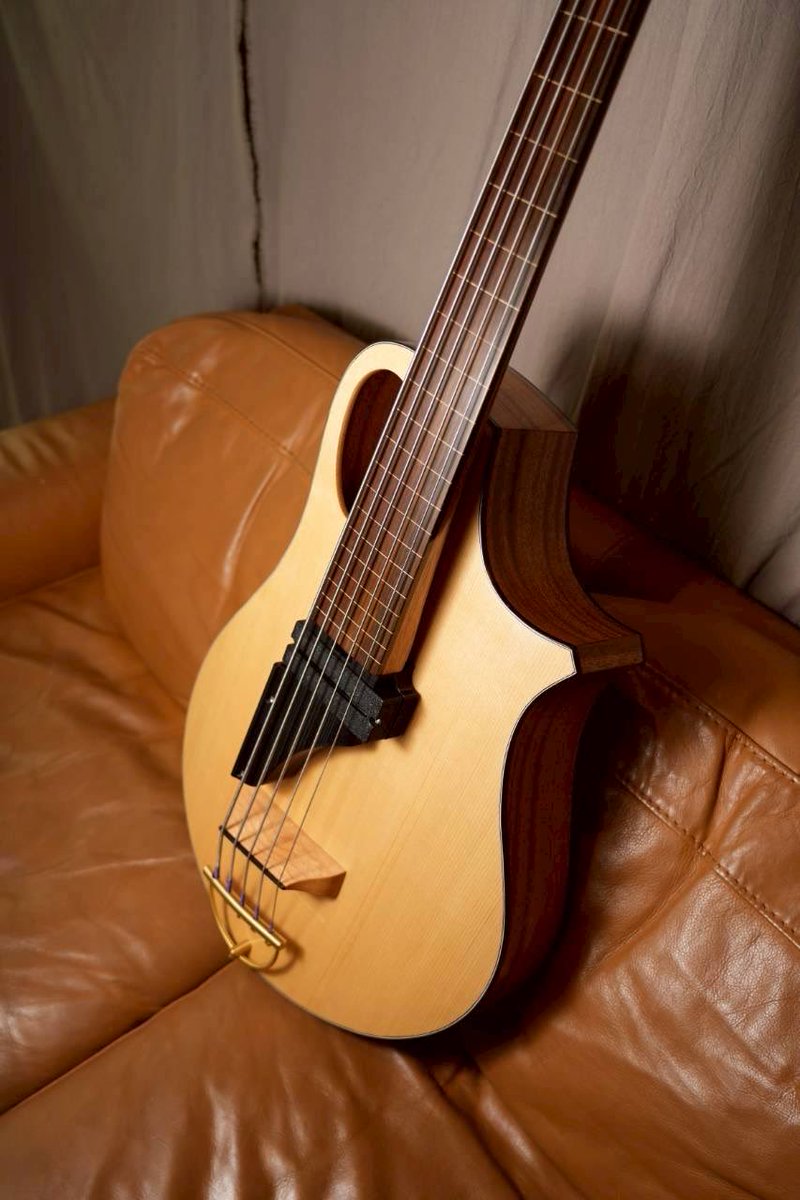 recman5bassdtm's tweet photo. ボディはラウンドトップ
高級感もありつつキュートな印象が
良きです!
#celiber #libas #acousticbass https://t.co/1AKpiWMIRM