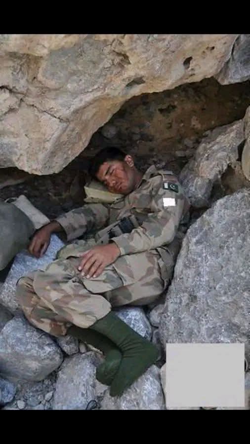 تمہاری تھکاوٹیں ادھار رہیں، تمہارے جذبوں، بہادری، دلیری پر قربان میری جان، تم ہی تو ہو پاکستان۔۔میرے محافظوں تم پر سلامتی ہو 🤲🇵🇰