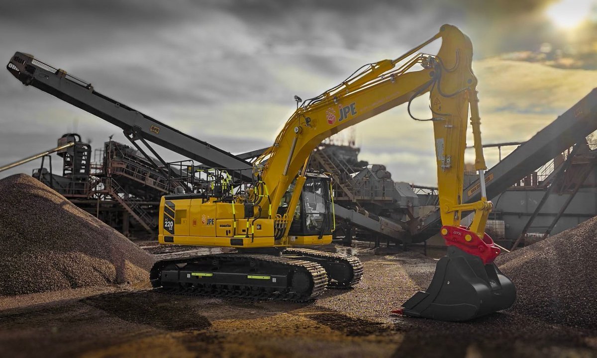 McHaleKomatsu's tweet image. A brand new PC220LC-12 onsite for JPE Aggregates. Thank you to Ant for the brilliant picture and continued trust in Komatsu machinery!

Learn more about these class leading, next gen Komatsu excavators here: buff.ly/E6kVvhz

#creatingvaluetogether #mchalekomatsu #komatsu