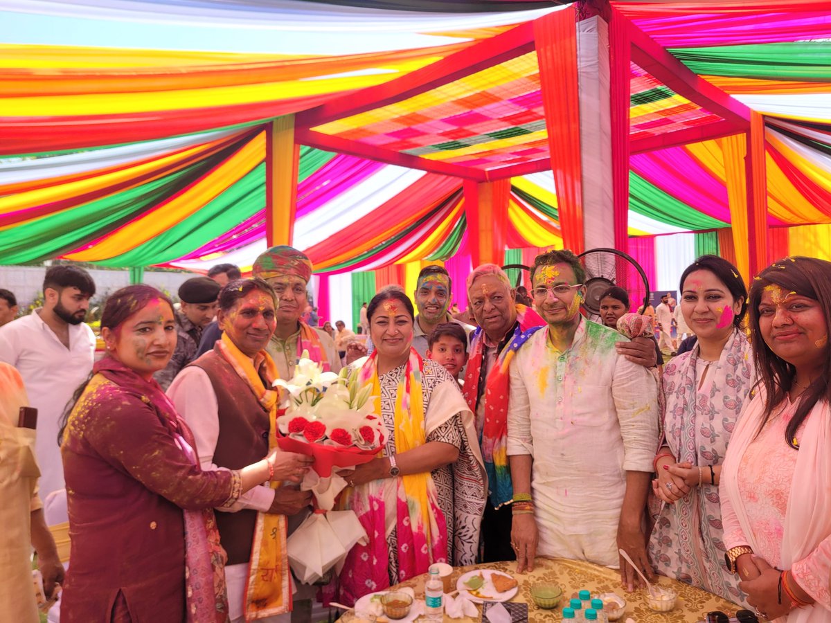 मुख्यमंत्री श्रीमती Rekha Gupta जी के आवास पर होली मिलन समारोह में शामिल हुआ।

आप सभी को रंगों के इस पावन पर्व की हार्दिक शुभकामनाएँ।

#ChandniChowk #SumanKumarGupta #BJPIndia #Holi2026