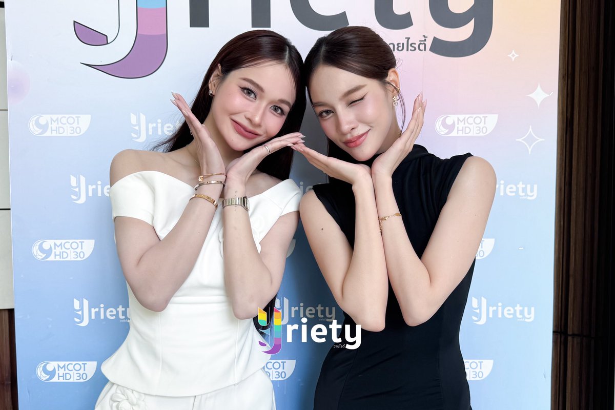 So จึ้งไม่ไหว! นี่เเหละขาวดำที่ถูกต้อง ✅ วันนี้มีสองสาว “แตงกวา - เหนือ” #TKNur 💞 แวะมาหาพี่วายถึงที่เลย แบบนี้จะมีอะไรมาฝากแฟน ๆ บ้างน๊า? ถ้าอยากรู้รอติดตามได้ทาง Yriety ได้เลยยย✨
.
#Yriety
#TKNur #แตงกวาเหนือ 
#TKphinyanech #nurdesoraya