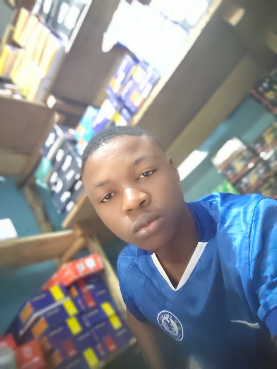 Echenz04's tweet photo. My bday wish: Chelsea win tonight vs Aston Villa! ๐ Close to 3 pts of 4th in UCL race. Boys, score for Chinecheremโlet's turn Villa Park blue! COYB! ๐ตโฝ #CFC #AVLCFC https://t.co/7cvQpsOPWS
