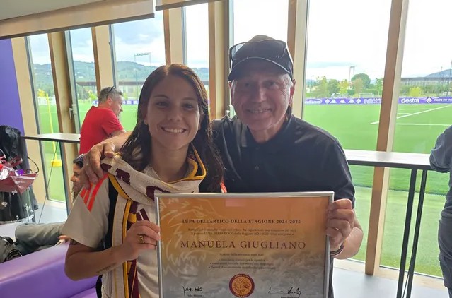 🇫🇮 Ha volato per centinaia di migliaia di km al seguito della #ASRoma, adesso da Roma non riparte più 📍

🐺 È sempre presente anche al Tre Fontane per la nostra <a href="/ASRomaFemminile/">AS Roma Femminile</a>: "Perché la Roma è una sola" 👊

La sua storia 👉 asroma.com/it/notizie/749…