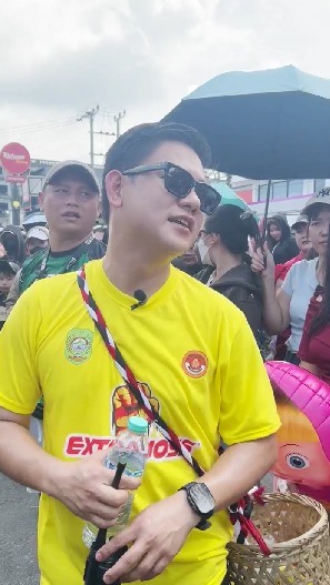 juwikaaaaa's tweet photo. Bobon dan crowd punya chemistry yang bikin suasana makin energi extra joss #BobonCapGoMeh #CapGoMehExtraJoss https://t.co/FZyTdcFSgq