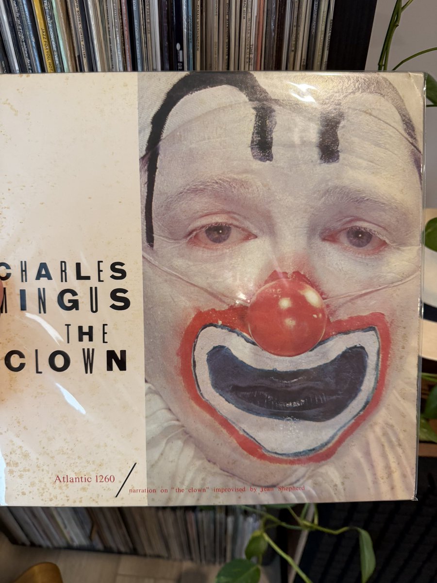 LesPurves's tweet image. #Nowplaying #CharlesMingus – The Clown (1957). It’s a bold Atlantic-era statement where Mingus blends explosive ensemble work with raw storytelling. Urgent, theatrical &amp;amp; deeply human, it’s #jazz as emotional cinema — shifting from tenderness to chaos with Mingus’ unmistakable