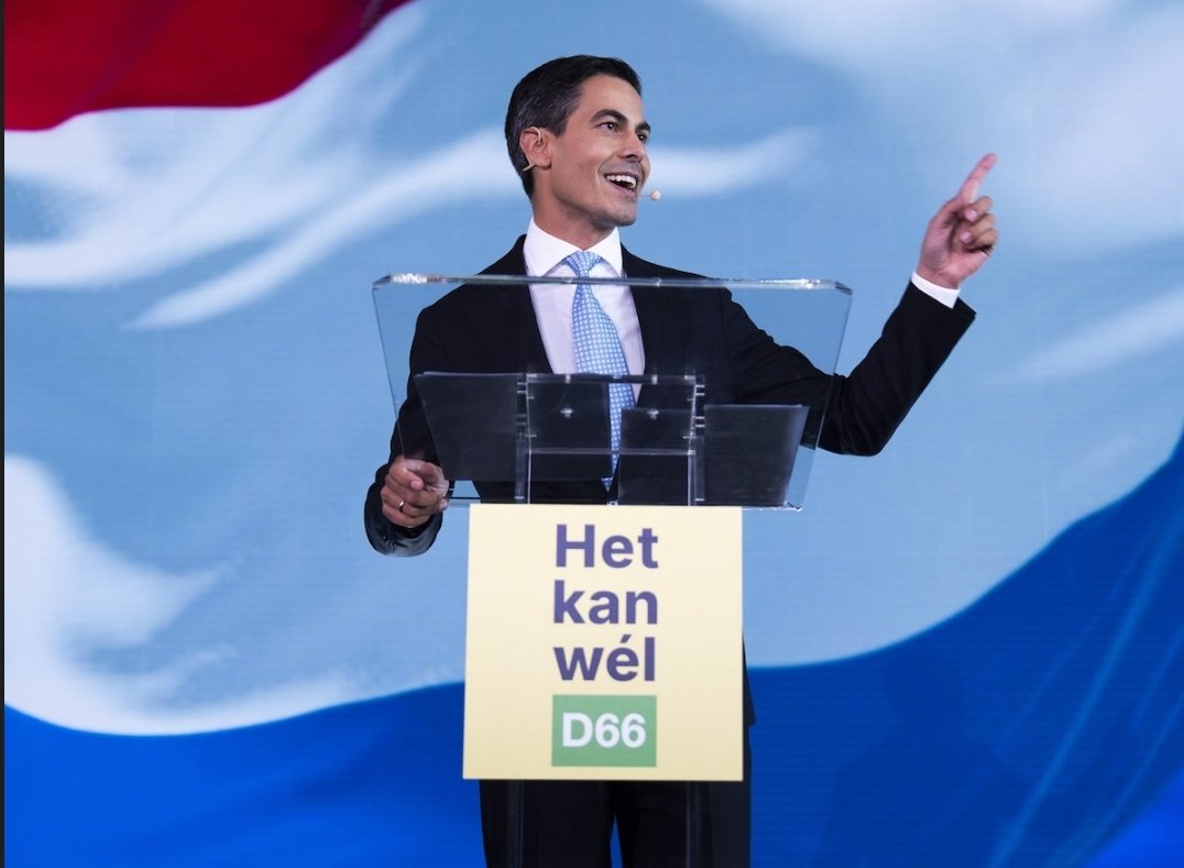 nickynicky78's tweet photo. Zelfs een eigen verkiezingsslogan bedenken, kan #D66 niet! Dan maar jatten van #Roemer #SP heeft er iemand gedacht! 🙈🙉

#jatwerk #HetKanWel https://t.co/7bvUd4Joy7