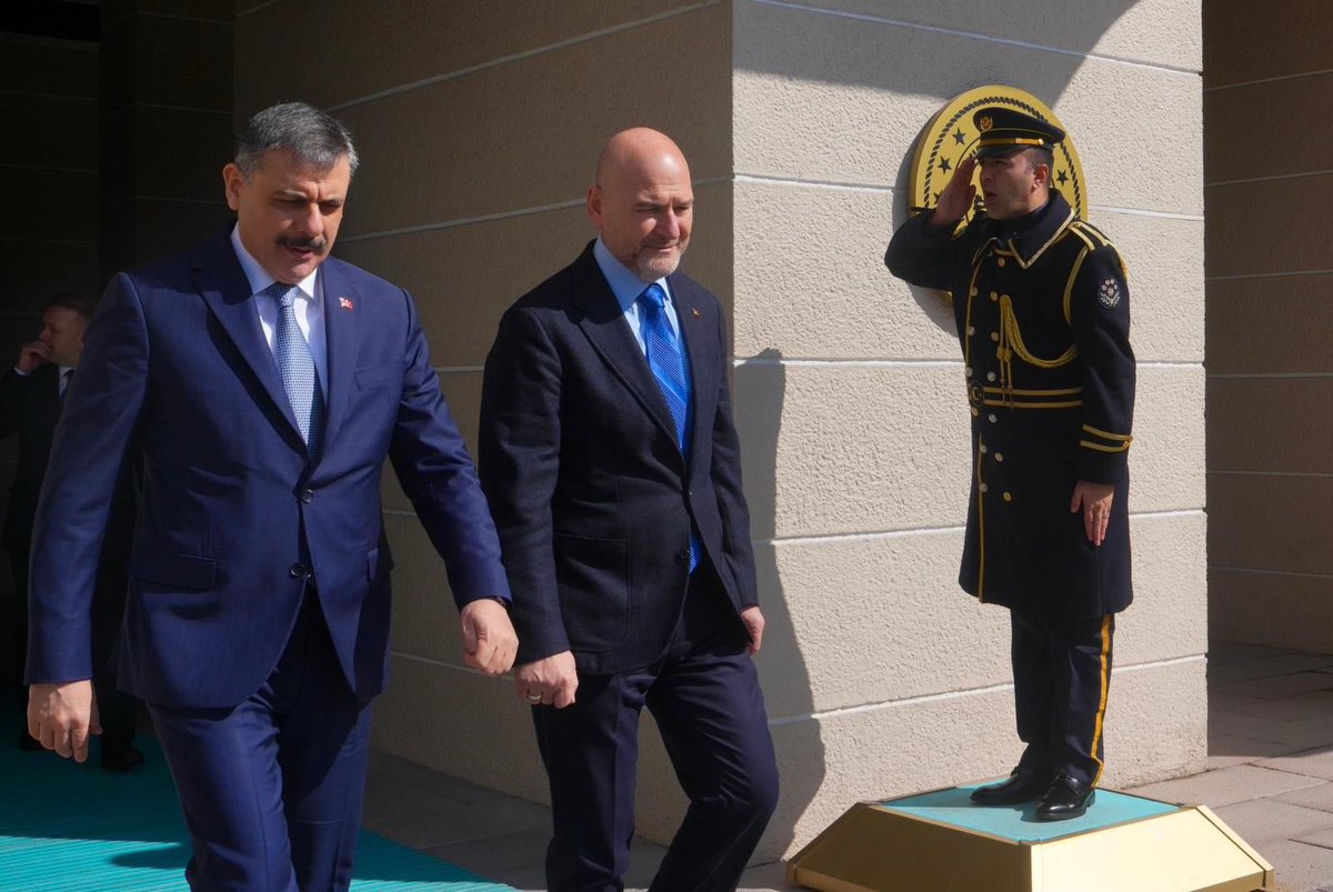 Kıymetli İçişleri Bakanımız Sayın Mustafa Çiftçi Bey’i ziyaret ettim.
Hayırlı olsun ziyaretimdeki nezaketine ve samimi ev sahipliğine müteşekkirim. Kalben duam; ülkemizin, devletimizin ve hükümetimizin bu çok önemli kurumlarında gayret, sabır ve muvaffakiyetlerle dolu