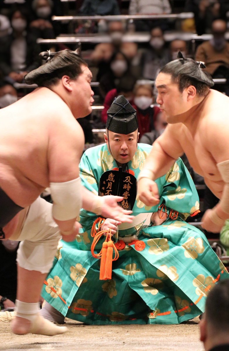 1-① 39代 木村庄之助(立行司) 土俵上での声は高め、場内アナウンスは