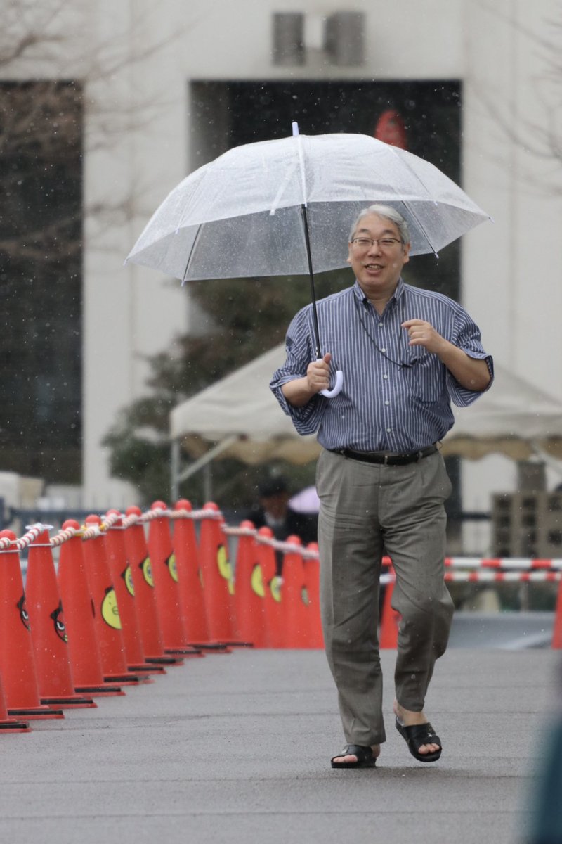 2-① 43代 式守伊之助(立行司) 同じ装束は2日続けて着ない。 手の位置が低い。身長約175cm。 #相撲 #行司 #式守伊之助