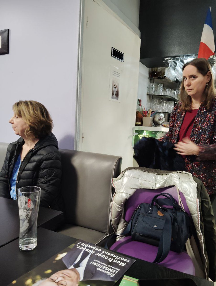 StephanieBujon's tweet photo. Logement, commerce, espaces verts, mobilité, associations, sécurité, finances, aménagement, plein de sujets abordés lors de notre échange avec Etienne Lengereau chez Marco, à Montrouge, près du parc Renaudel. Des réponses apportées et des projets à venir pour continuer ensemble ! https://t.co/TWe8cgwi5r