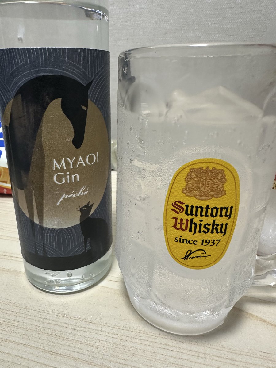 村田社長のお疲れ様飲み会行きたかったけど、その週は土曜日仕事でした…。
17時に終わっても札幌まで3時間…。間に合わない…😭けど、最近週末終わるの早いからワンチャンがあるなー、、
って考えながらとりあえず乾杯です❗️