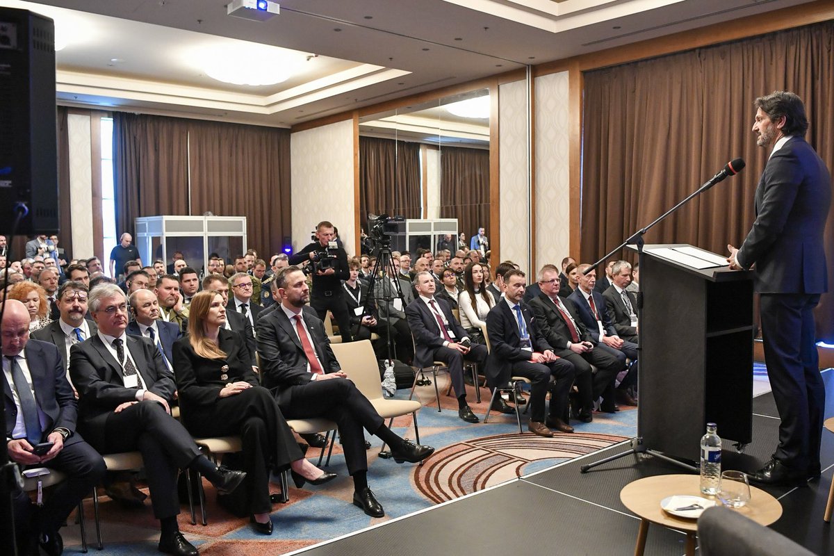Slovak Embassy in Poland tweet media