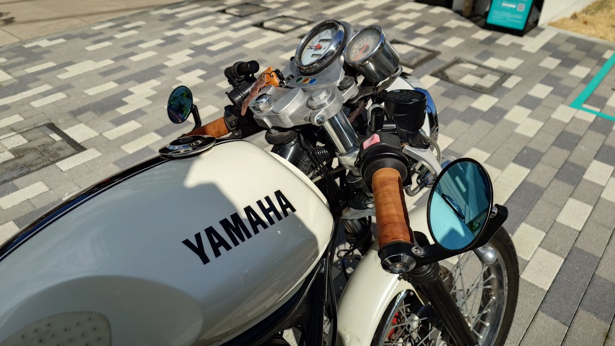SRV2501's tweet photo. 今週末神奈川から宮城県に引っ越します🙏ラストにみなとみらい行ってきた グリップTripMachine巻いたらチクワっぽい🍢 #ルネッサ #SRV250 #YAMAHA https://t.co/y7226ObKHU
