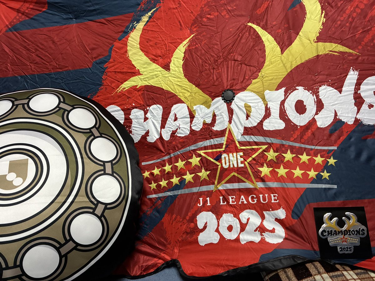 優勝記念グッズのサンシェード、シャーレクッション、アルミステッカー