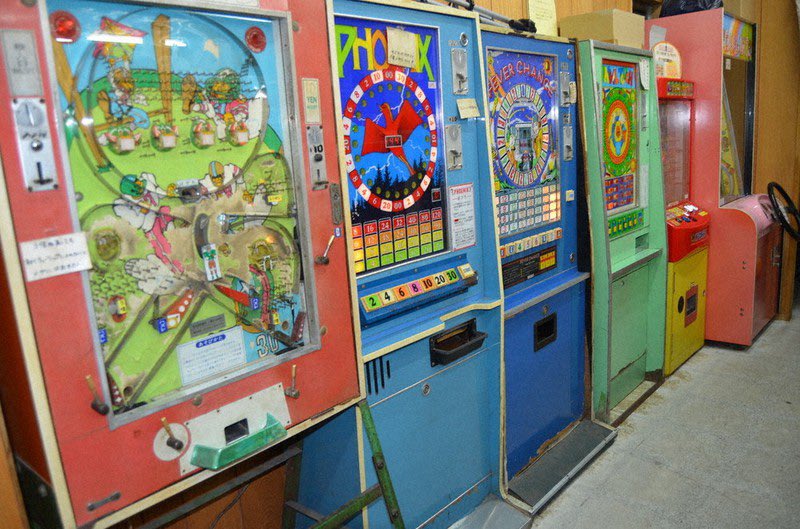 うちのジムに、こういう昔あった駄菓子屋ゲームの筐体をいつか置きたい