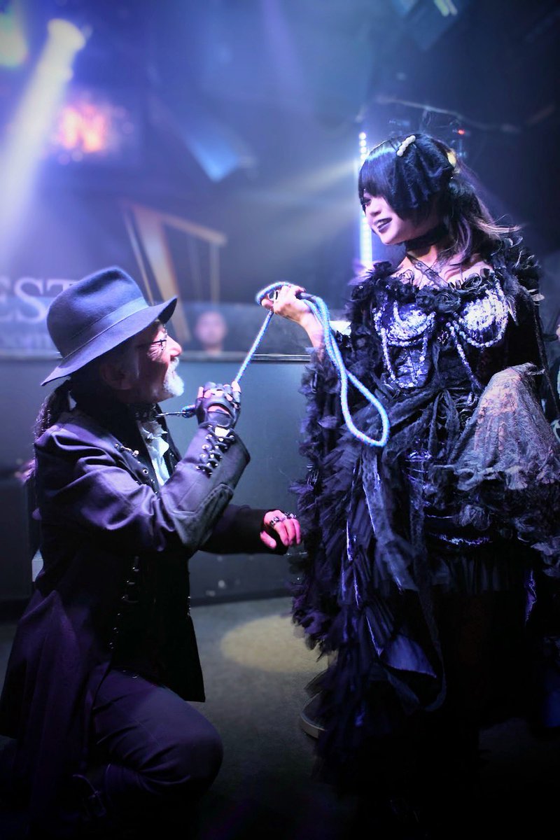 yohyoh0806's tweet photo. 岡山ゴシックイベントの
オフィシャル写真いただいた
仲良しの凛夢ちゃんとの参加
ファッションショーにも
出させていただき、テーマは
「わがままお嬢様と執事」
普段と違う設定で楽しかったな、
リリィさんのショーも良かったし、
オシャレな友人も増えて嬉しかった
#DARKDOMAIN
@sinasinachinko https://t.co/NLwHzleSeR