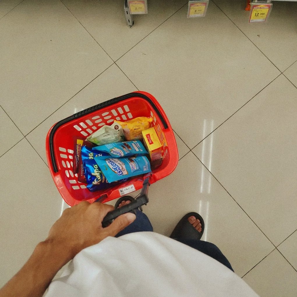 satturnoob's tweet photo. jadi kapan grocery date bareng kamu? https://t.co/8InZ4NQTcv