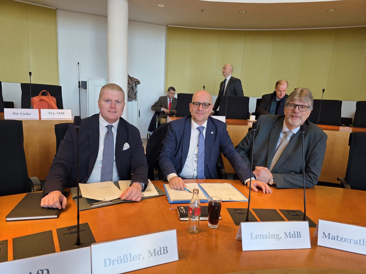 Auf geht's. Innenausschusssitzung im Deutschen Bundestag mit meinen Kollegen Markus Matzerath und Christopher Drößler. 🤝🏻🇩🇪👍🏻