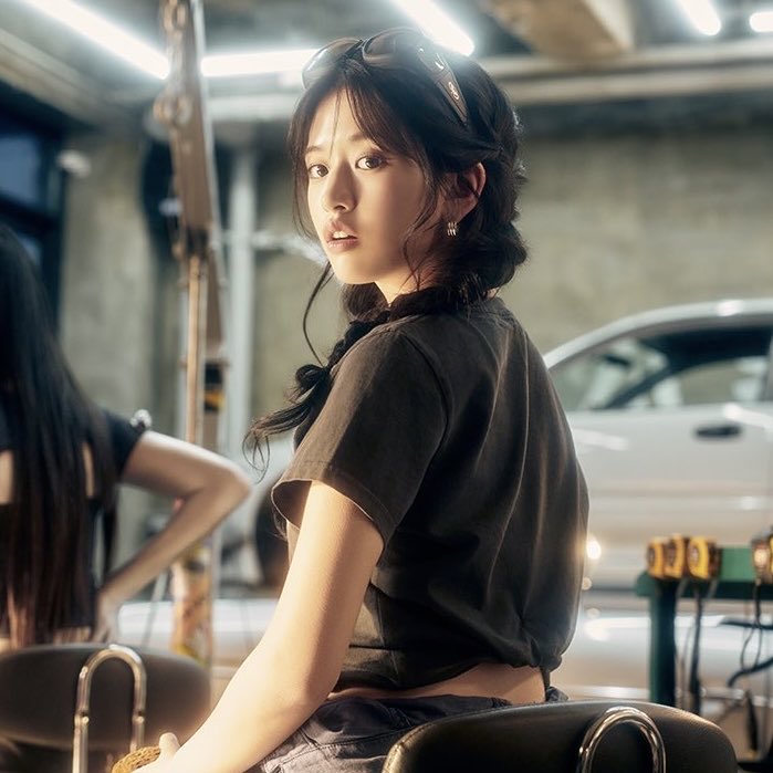 #ANYUJIN for LEE YOUNGJI’s "ROBOT" MV Behind The Scenes Still Cuts 🤖 (1)