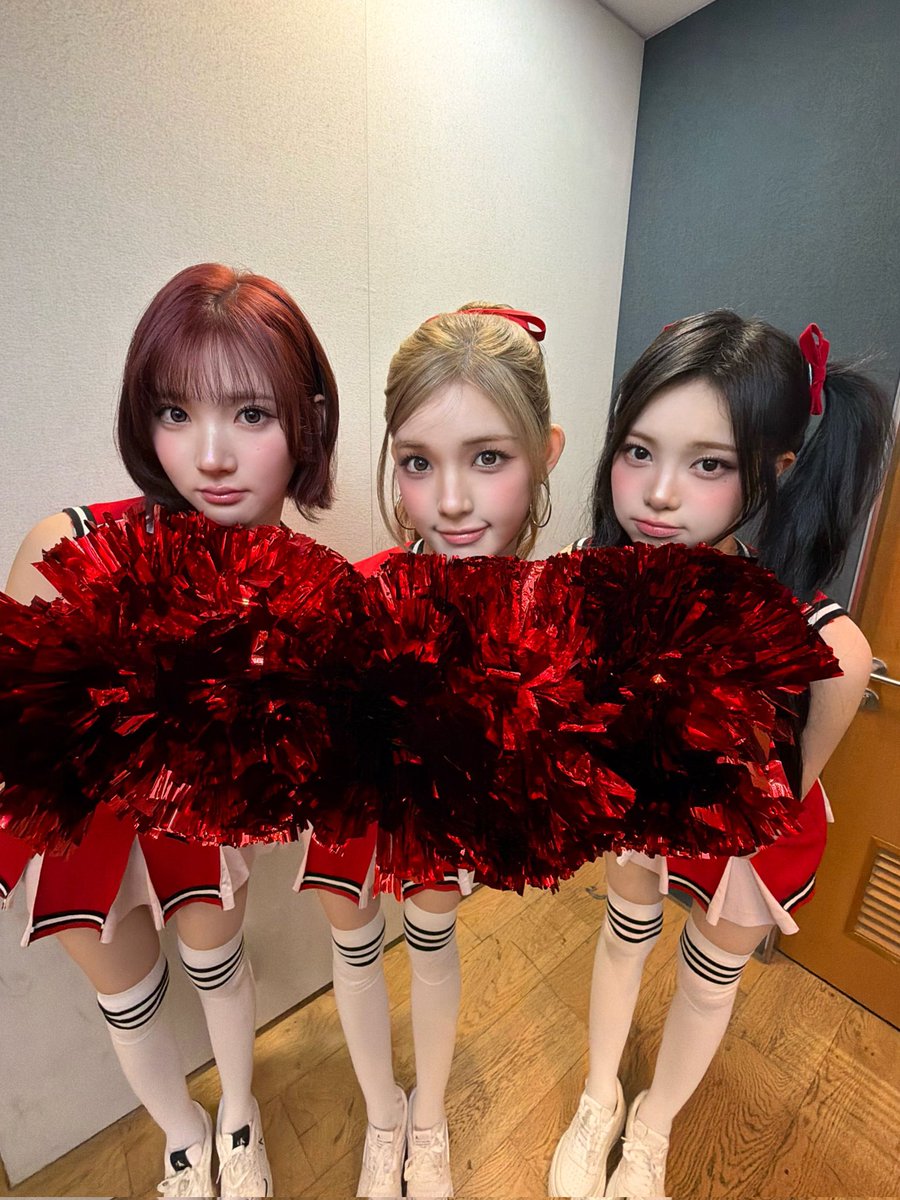 📣‼️ Cutie cheerleaders at MCOUNTDOWN, our pom-poms are ready to shake! 𓏴 ཾ