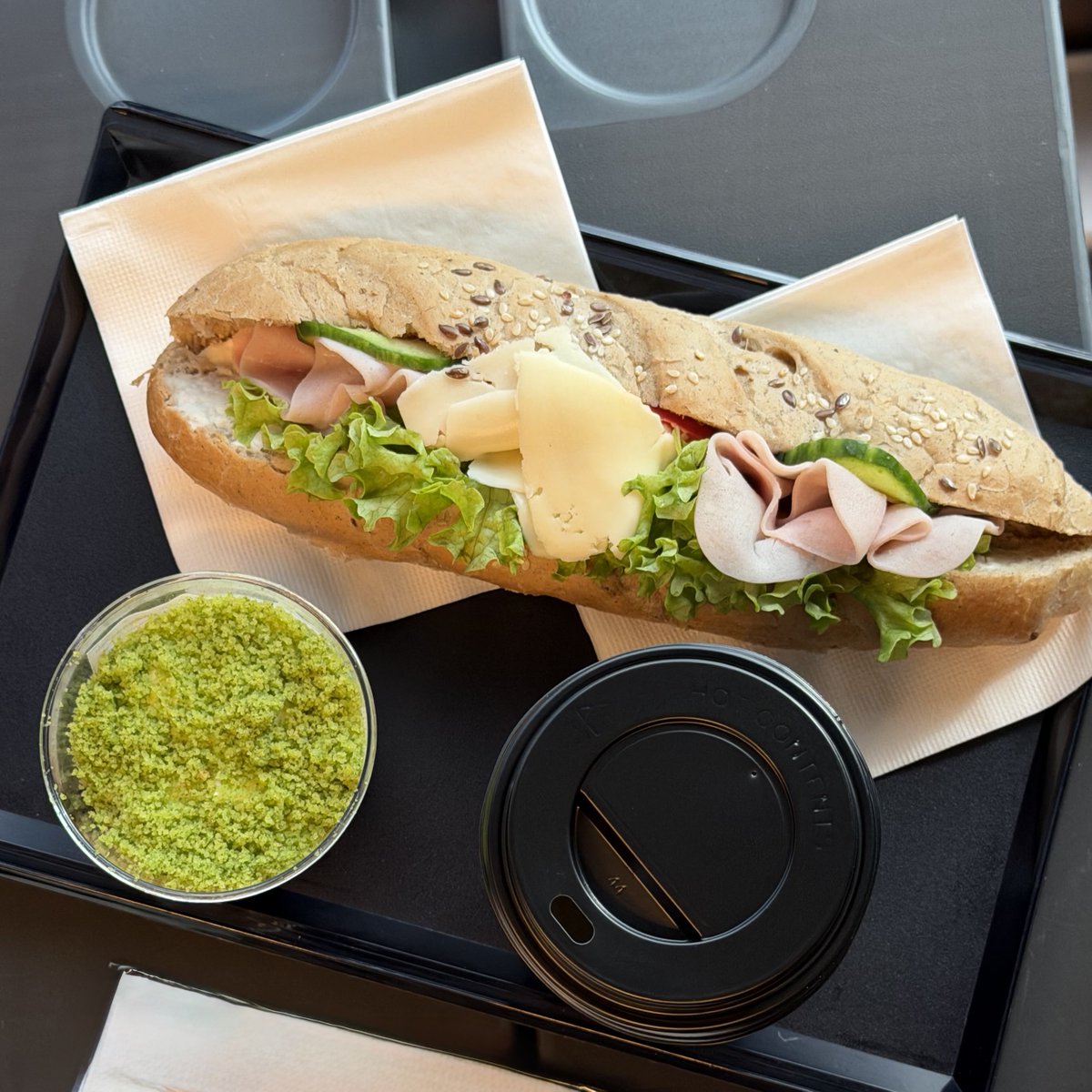 Leo Express tweet media