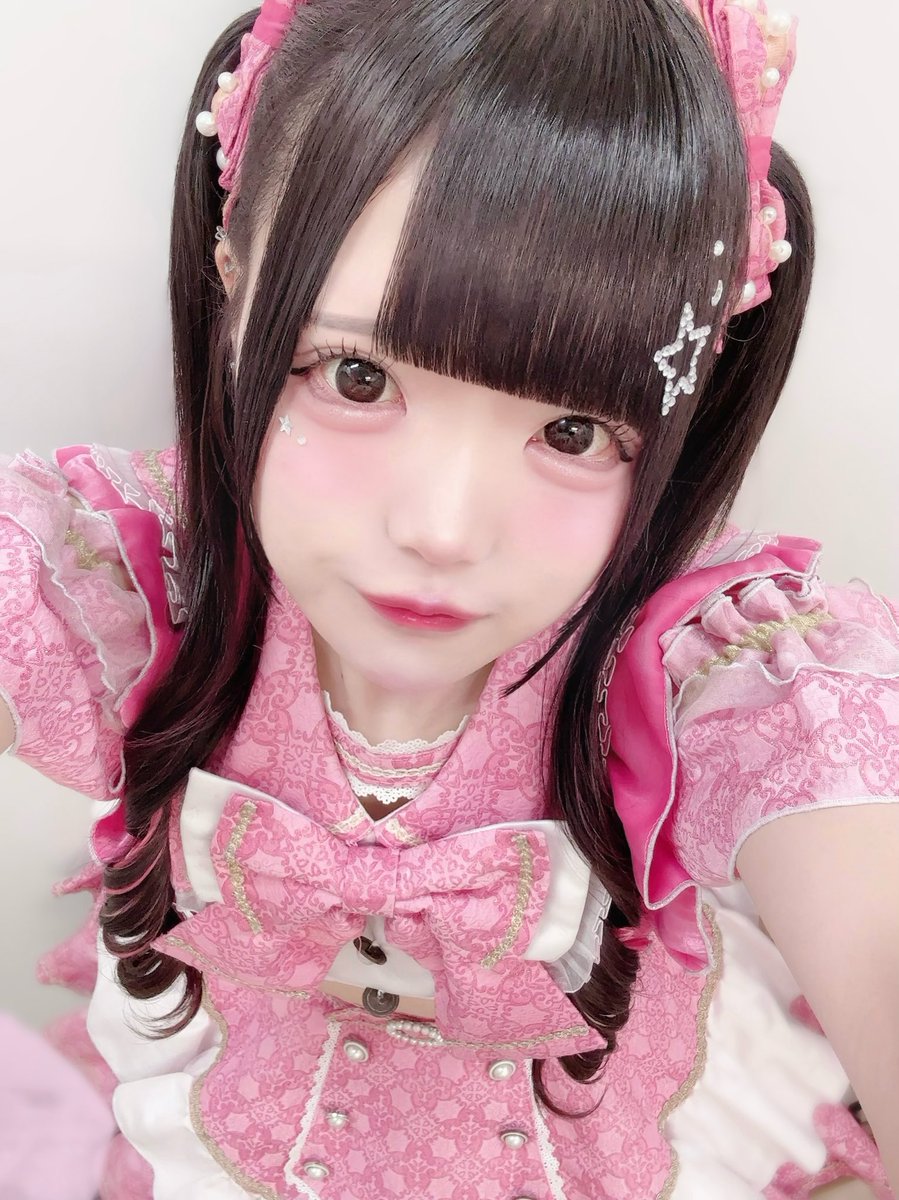 🔎 黒髪 ツインテール ぱっつん前髪 困り眉 アイドル