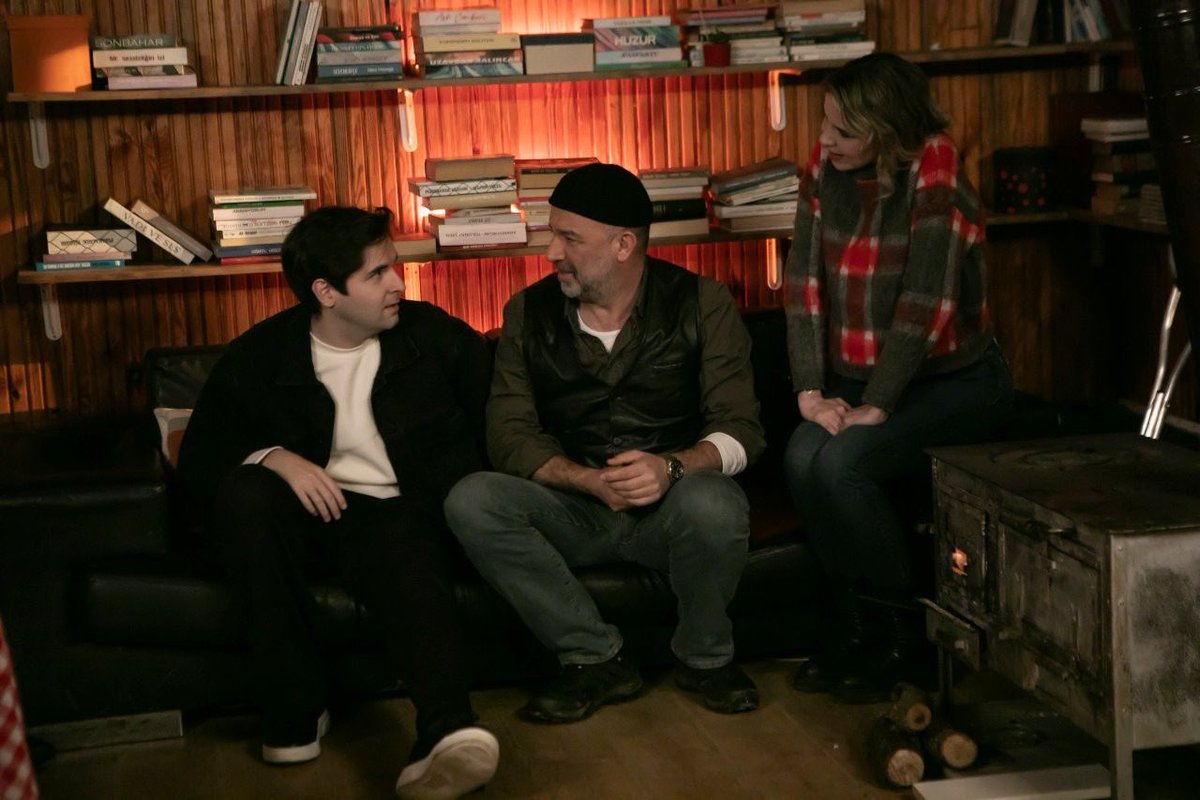 Demiştim ayrılmayacağınızı Boşu boşuna Tunç kavgası ettiniz Cuma günü. iyileşip gelmiş  #Arkasokaklar