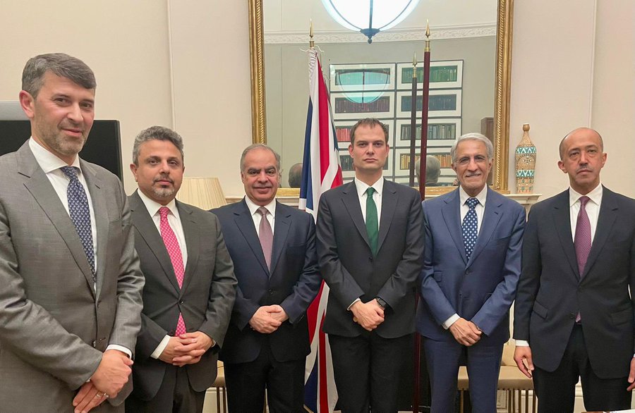 وزير شؤون الشرق الأوسط، هيمش فولكنر، أجرى محادثات مساء اليوم مع سفراء البحرين والأردن والكويت وقطر والإمارات، حيث أعرب مجددا عن شكره الجزيل لما قدمته دولهم من دعم للمواطنين البريطانيين في المنطقة، وأدان الضربات المتهورة التي تشنها إيران ضد دولهم.