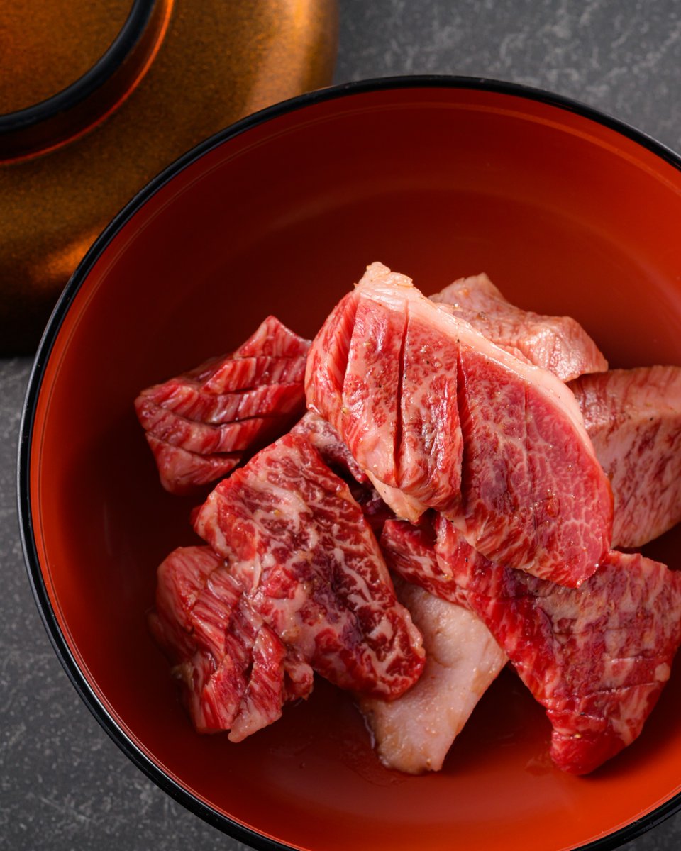 赤身焼肉のカリスマ 牛恋【公式】 tweet media