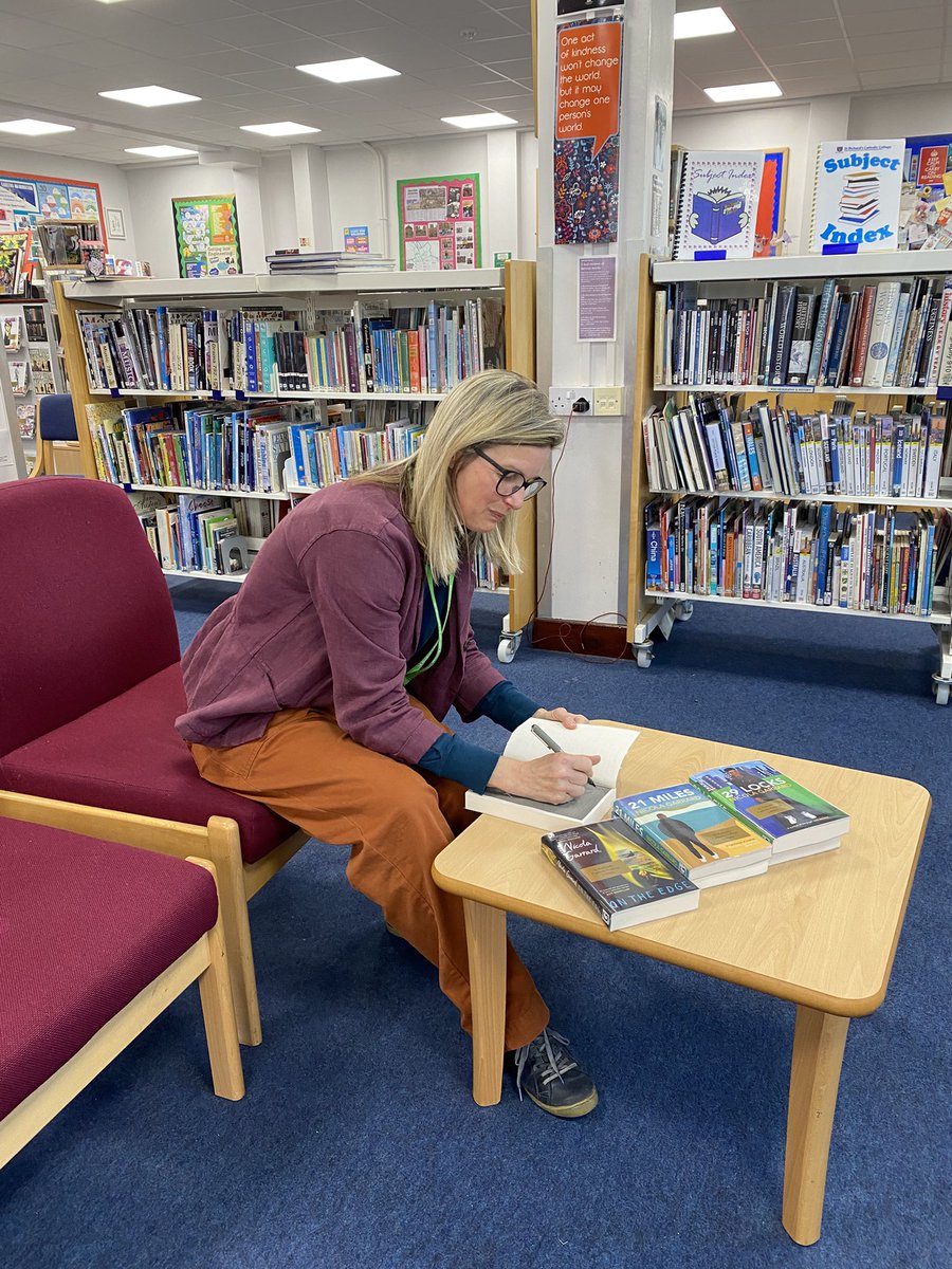 nmgarrard's tweet image. Happy #WorldBookDay2026 Week! Thank you @StRichardsCC for welcoming me for a fab day of author talks &amp;amp; creative writing workshops🥰🤩❤️ Your students were AMAZING! So mature &amp;amp; full of questions &amp;amp; ideas🥰📚
@hoperoad @oldbarnbooks #29Locks #21Miles #OnTheEdge