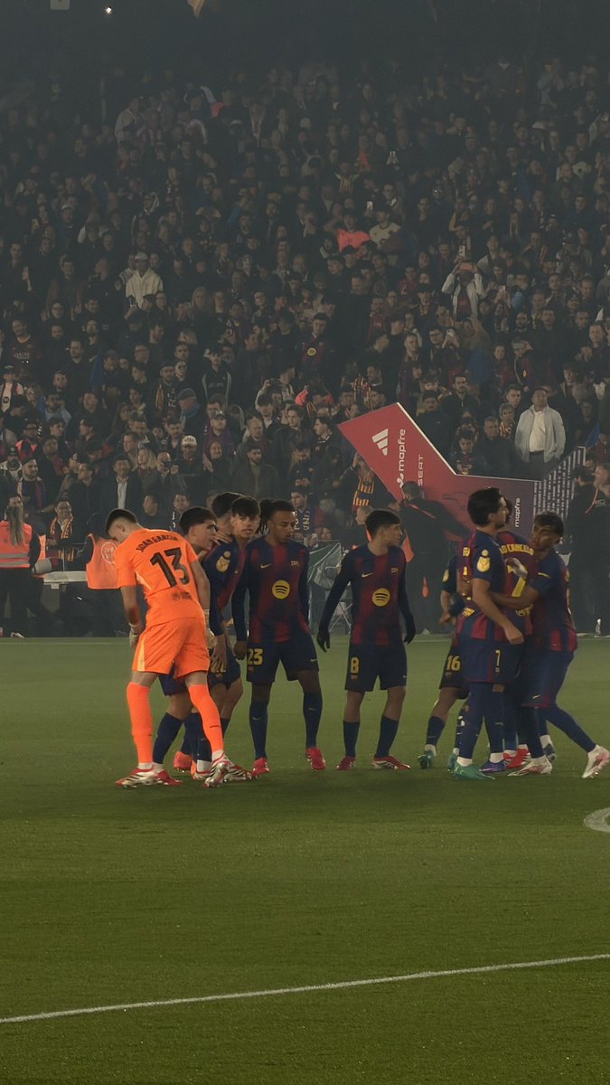 silvitomascast's tweet photo. Potser perquè ho vaig viure tan a prop al camp em va remoure tant per dins. Cada “sí, es pot”, cada esforç fins a l’últim segon, no va ser només futbol. Va ser orgull, identitat… Defensar aquests colors és defensar la nostra història. Visca el Barça, ahir, avui i sempre. 💙❤️ https://t.co/IcMlQZ2n2l