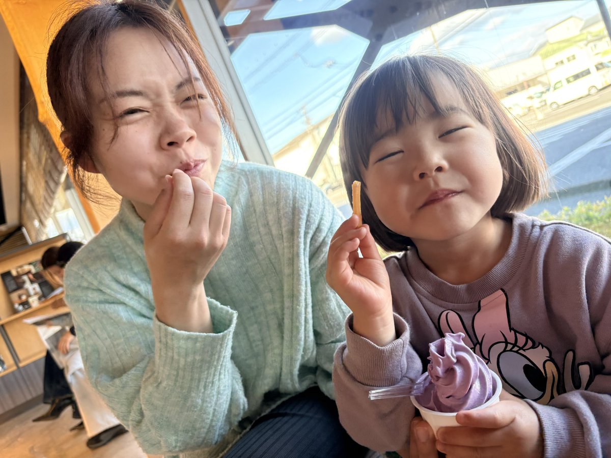 gyaaamy's tweet photo. さいこーぉ

#みーちゃんめーちゃん
#いらっしゃい高知
#めいめいは高知県しかしらない 
#あーおいしかったの手の角度が大切 https://t.co/1N00UilAl1