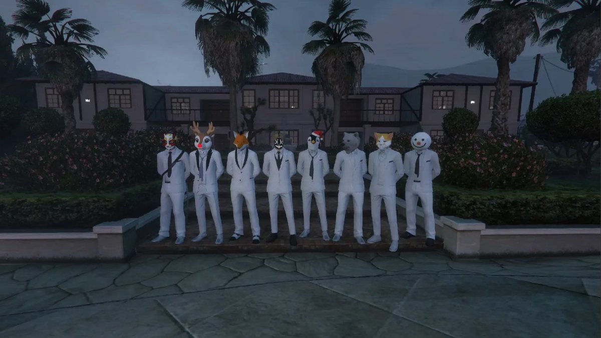 aoiberrii's tweet photo. hd photo of the batchelors in front of their beloved casa! 
📸: anya neeze

#DistrictV #lucalive #Yaminow #SonnyLive #OhHiYu #hikaelix #SenasLive #久我レオ + Jimmy https://t.co/85P0rDtXx0