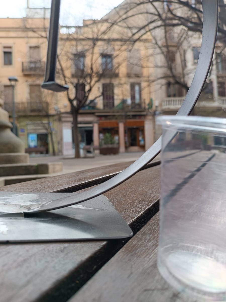 Llibreria Poques Paraules tweet media