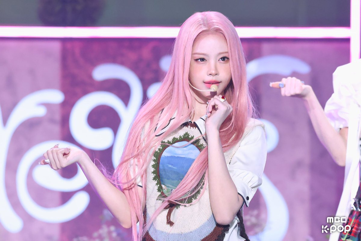carmenimoet's tweet photo. GA AKAN CAPEK CAPEK GUE BILANG CARMEN PINK SE UNREAL ITU TOLONG 😭😭😭 https://t.co/sT6d7fI1iz