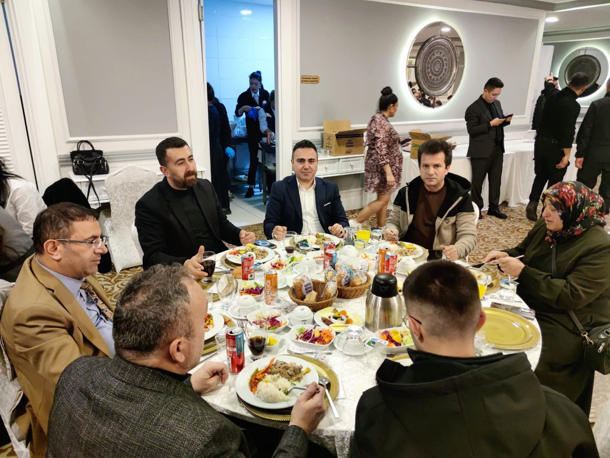 iskudef's tweet photo. Küçükçekmece Kaymakamlığı tarafından düzenlenen iftar programına İSKÜDEF Başkanımız Sn. Bayram ERDEM ve Yönetim Kurulu Üyelerimiz katılım sağladılar. Nazik davetleri için Kaymakamımız Sn. Mustafa Anteplioğlu'na teşekkür eder, Ramazan Ayı'nın hayırlara vesile olmasını dileriz. https://t.co/vkeg9INpKm