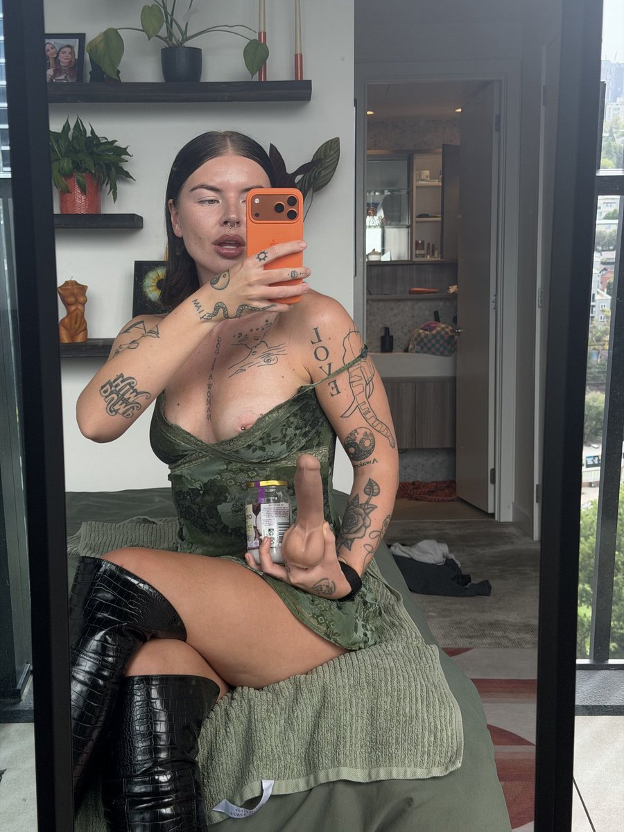 Babygoddess30's tweet photo. Happy Birthday To Me🥳🎂🎈❤️
Wish I have someone to spend my birthday with 😔💔 https://t.co/dGTouAavhK