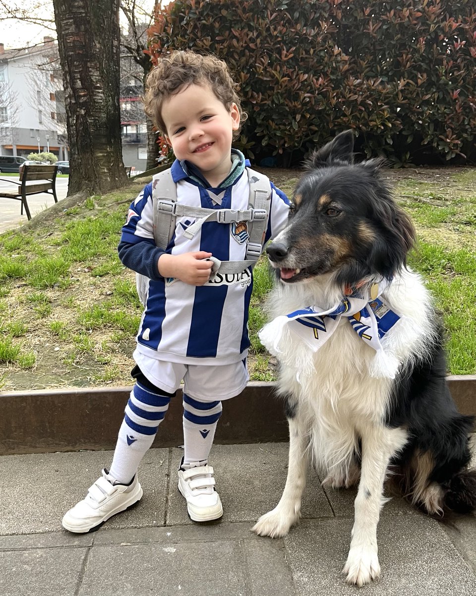 RealSociedad's tweet photo. 📸 De la mañana a la noche, de txuri urdin. 

¡Necesitamos la fuerza de tod@s! 💙 https://t.co/Fj7tnPwPF3