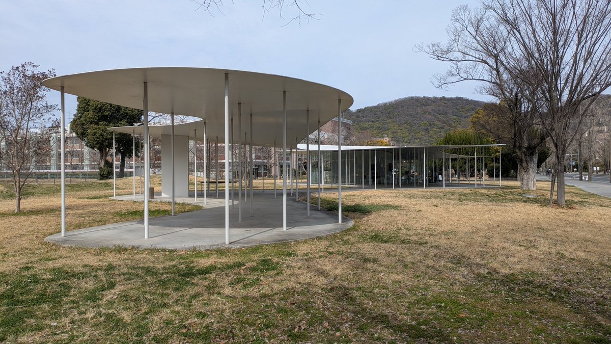 BtoMIKAN's tweet photo. 夫の確定申告を眺めてあげる〜♪
優しい妻〜♪
岡山建築を添えて https://t.co/BnfgEm82y2
