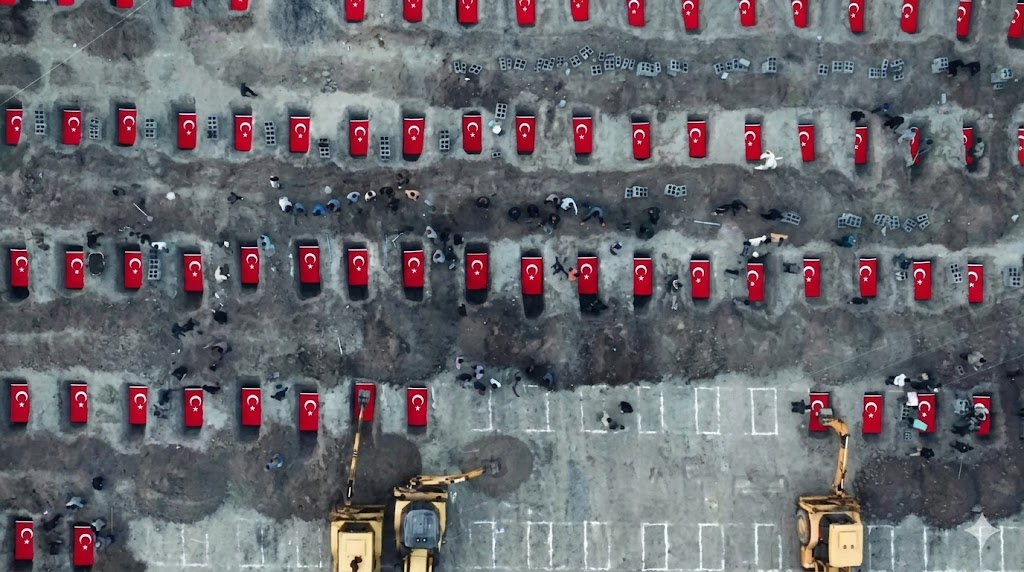 Sayın @hakanfidan <a href="/TC_Disisleri/">T.C. Dışişleri Bakanlığı</a> ;
Doğrudan savaş suçu olan,160 sabinin KATİL İSRAİL/ ABD tarafından katledilmesi ile ilgili;
dostlar alışverişte görsün kabilinde de olsa bir açıklama düşünmüyor musunuz?,
Bu ne rahat uykudur; bu neyin dengesidir Allahaşkına ?