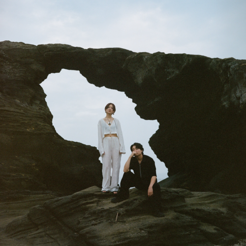 digle_tokyo's tweet photo. Nibi、新曲「Living Ghost」を配信

オーディション枠で＜りんご音楽祭2025＞にも出演したほか、都内ギャラリーなどアート空間でも評価を高めているエレクトロユニット。UK garageの2stepビートを核に、Nibi特有のエモーショナルな表現が繊細に織り込まれた意欲作 
https://t.co/i5qiK89Uc4 https://t.co/gWeFVN9FM2