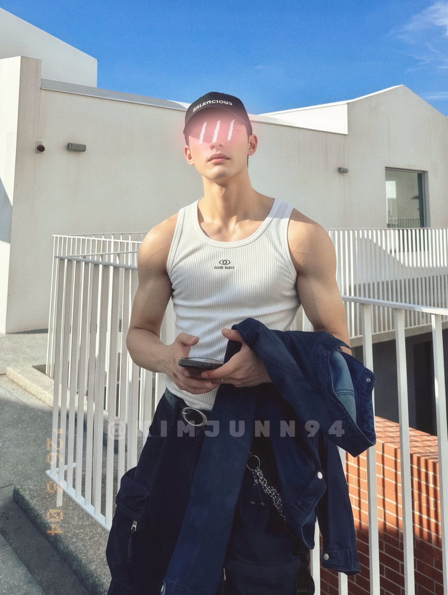 kimjunn94's tweet photo. With the Slim whites tang top 💦 …. ผอมไปละกรุ…. ยิมก็ไม่ค่อยได้เข้า เข้าแต่ห้อง xxx 💦 

#บ้านคิริน #Kirinhouse 😋😋 https://t.co/JiAzaEYsfj