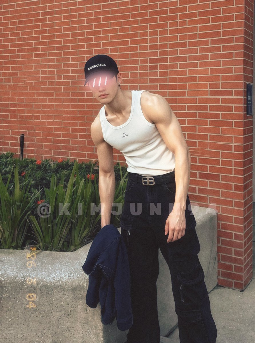 kimjunn94's tweet photo. With the Slim whites tang top 💦 …. ผอมไปละกรุ…. ยิมก็ไม่ค่อยได้เข้า เข้าแต่ห้อง xxx 💦 

#บ้านคิริน #Kirinhouse 😋😋 https://t.co/JiAzaEYsfj