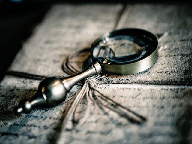 "Denizin içindeyken , denizi göremezsin. Mesafe; yakını gösteren bir büyüteçtir."