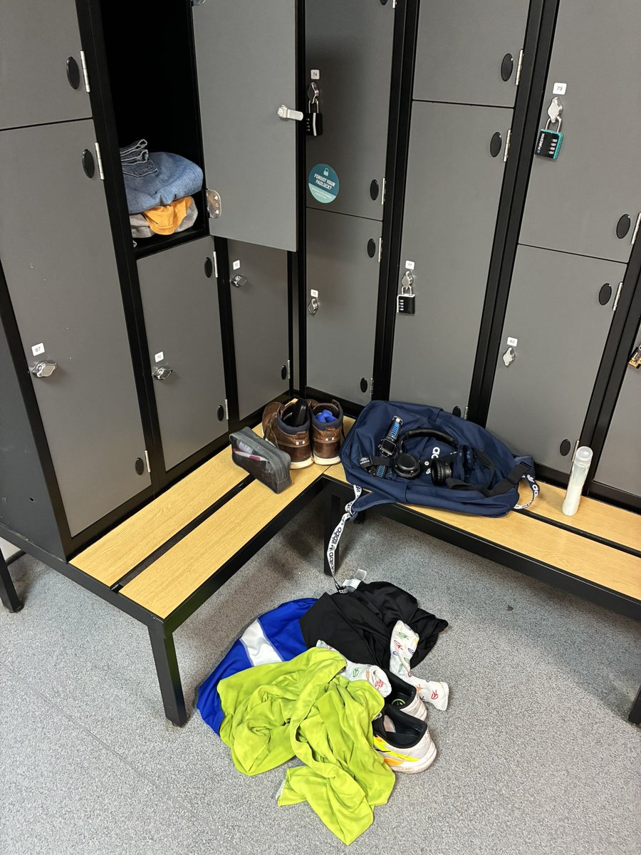 Mr_B_PE_v2 tweet media