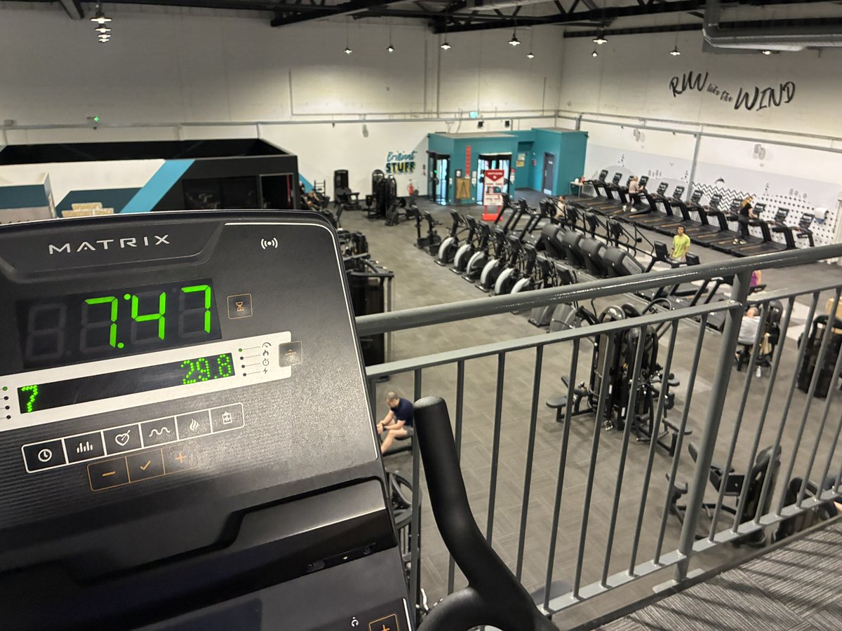 Mr_B_PE_v2 tweet media