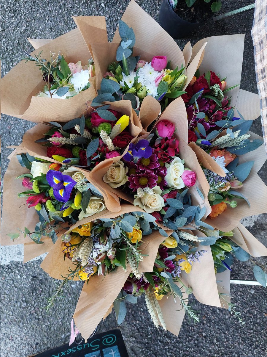 We're back at Steyning Farmers Market this Saturday 9am-1pm! Lots of flowers and plants with plenty of signs of spring 🌿 plus well be taking orders for Mother's Day next weekend 🌷 #spring #weekend #MothersDay #motheringsunday  #sussex #farmersmarket