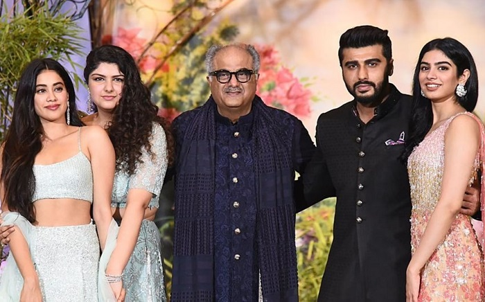 Onlinetadka's tweet image. 'आप सिर्फ बलि का बकरा..सोशल मीडिया भाई अर्जुन कपूर की ट्रोलिंग पर जाह्नवी कपूर ने किया रिएक्ट, कहा- दुख होता है जब..
#JanhviKapoor #ArjunKapoor #SiblingLove #SocialMediaTroll #BollywoodNews