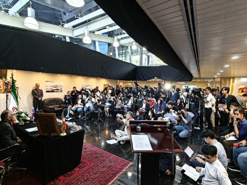 ท่านเอกอัครราชทูต ไฮย์ดารี (H.E. Ambassador Heidari) ได้จัดงานแถลงข่าวต่อสื่อมวลชนไทย เพื่อตอบข้อซักถามเกี่ยวกับประเด็นการรุกรานทางทหารที่ผิดกฎหมายโดยสหรัฐอเมริกาและระบอบไซออนิสต์ที่มีต่อสาธารณรัฐอิสลามอิหร่าน