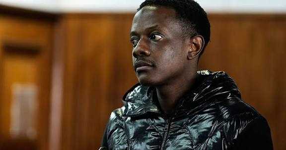 zimbabwewriter's tweet photo. Bellarmine Chatunga Mugabe, youngest son of ex-President Robert Mugabe, remains in custody after his bail hearing in Johannesburg was postponed. He faces attempted murder & firearm charges. Decision expected Thursday.
๐ https://t.co/OIPs6wsqTx
#ChatungaMugabe #BailHearing https://t.co/MPNqbLCH72